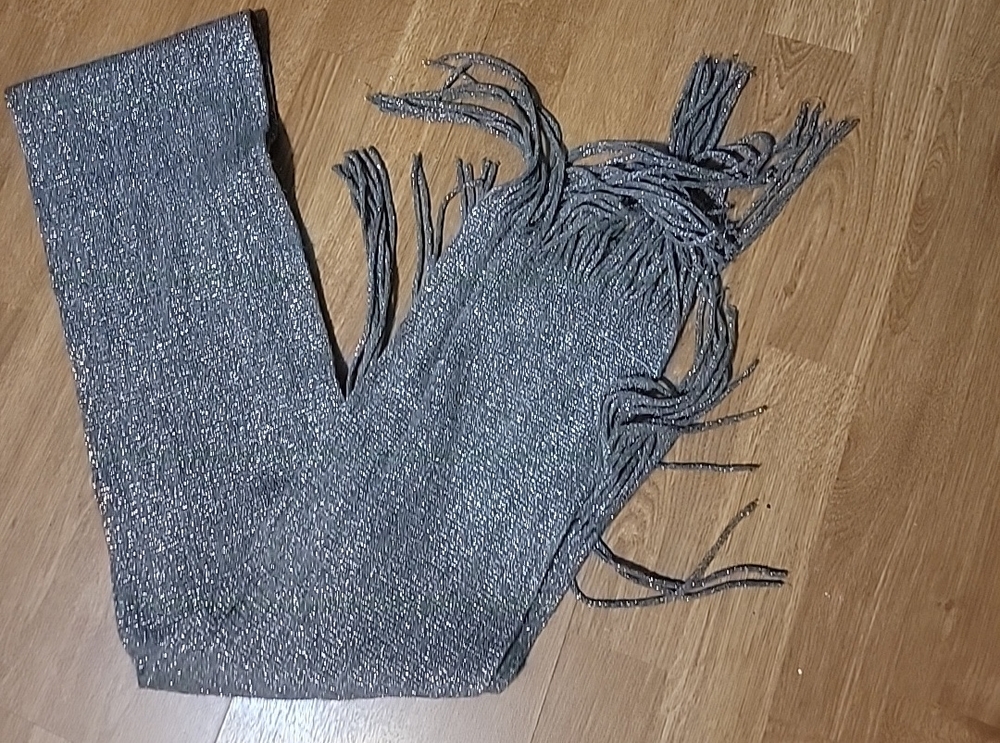 🛍 Sparkly Gray Fringed Scarf 70"